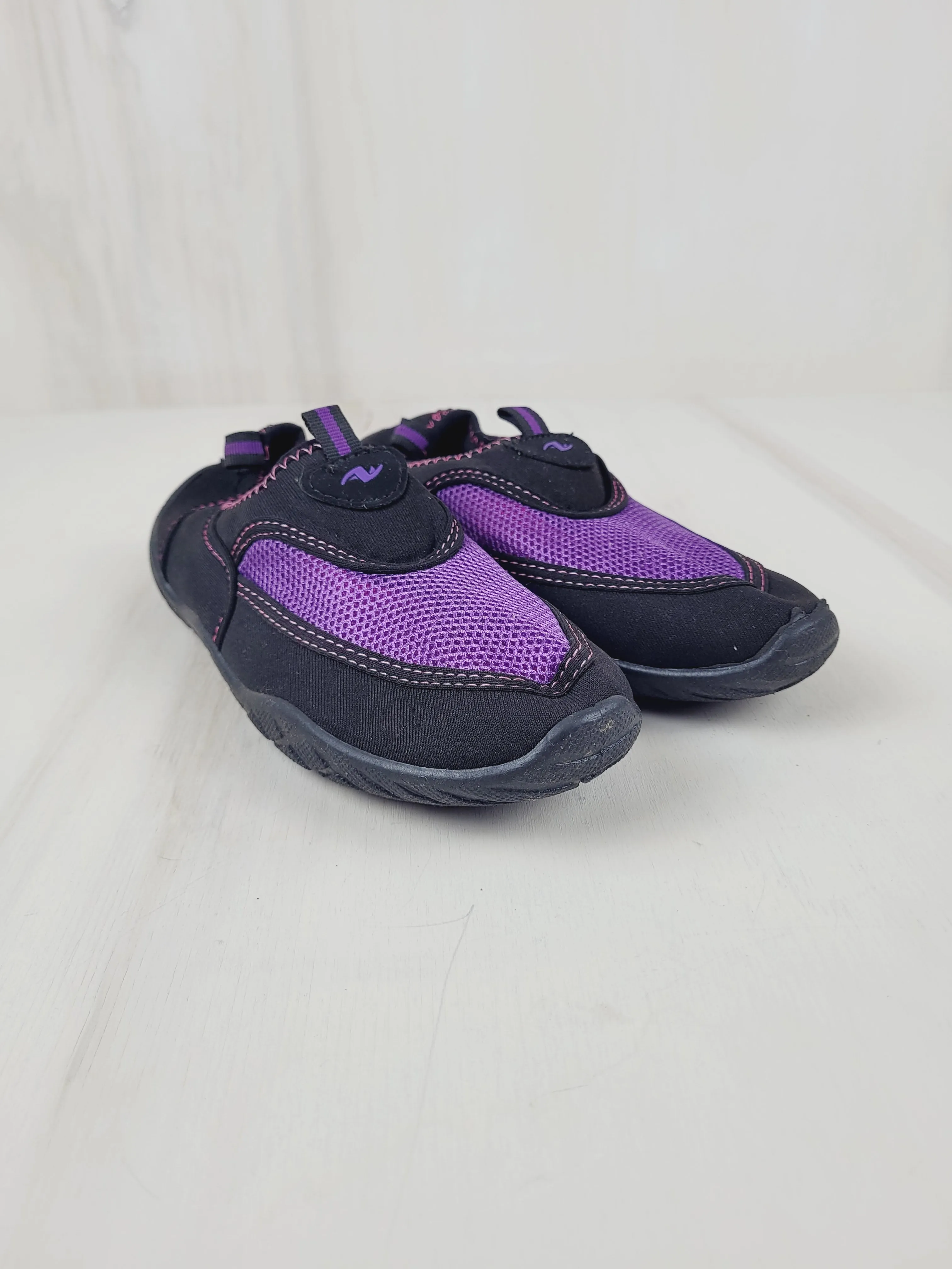 ATHLETIC WORKS PURPLE WATER SHOES SIZE 2/3 YOUTH PRE-LOVED