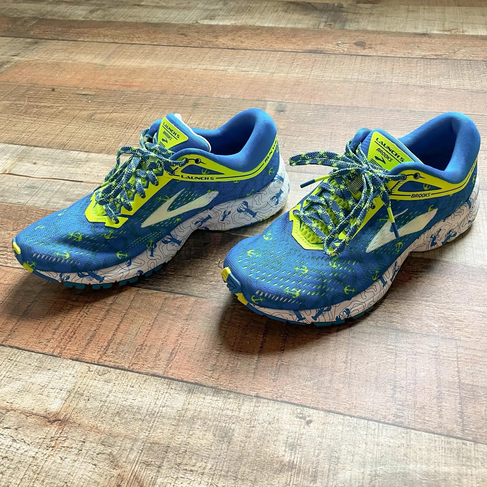 Brooks Launch 5 Blue/Neon Anchor and Lobster Print Sneakers- Size 8 (LIKE NEW CONDITION)