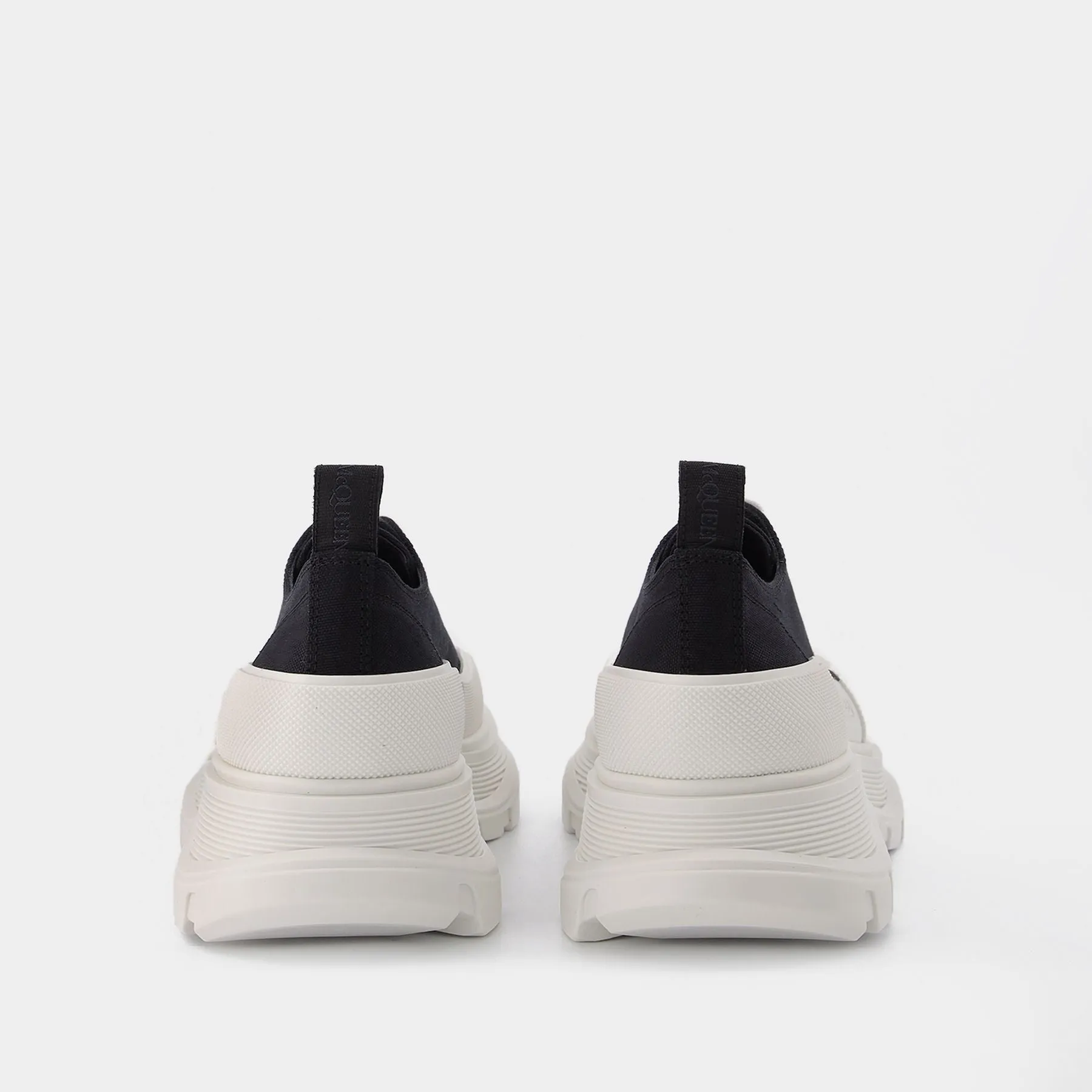 Tread Slick Sneakers - Alexander Mcqueen -  Black/White - Canva