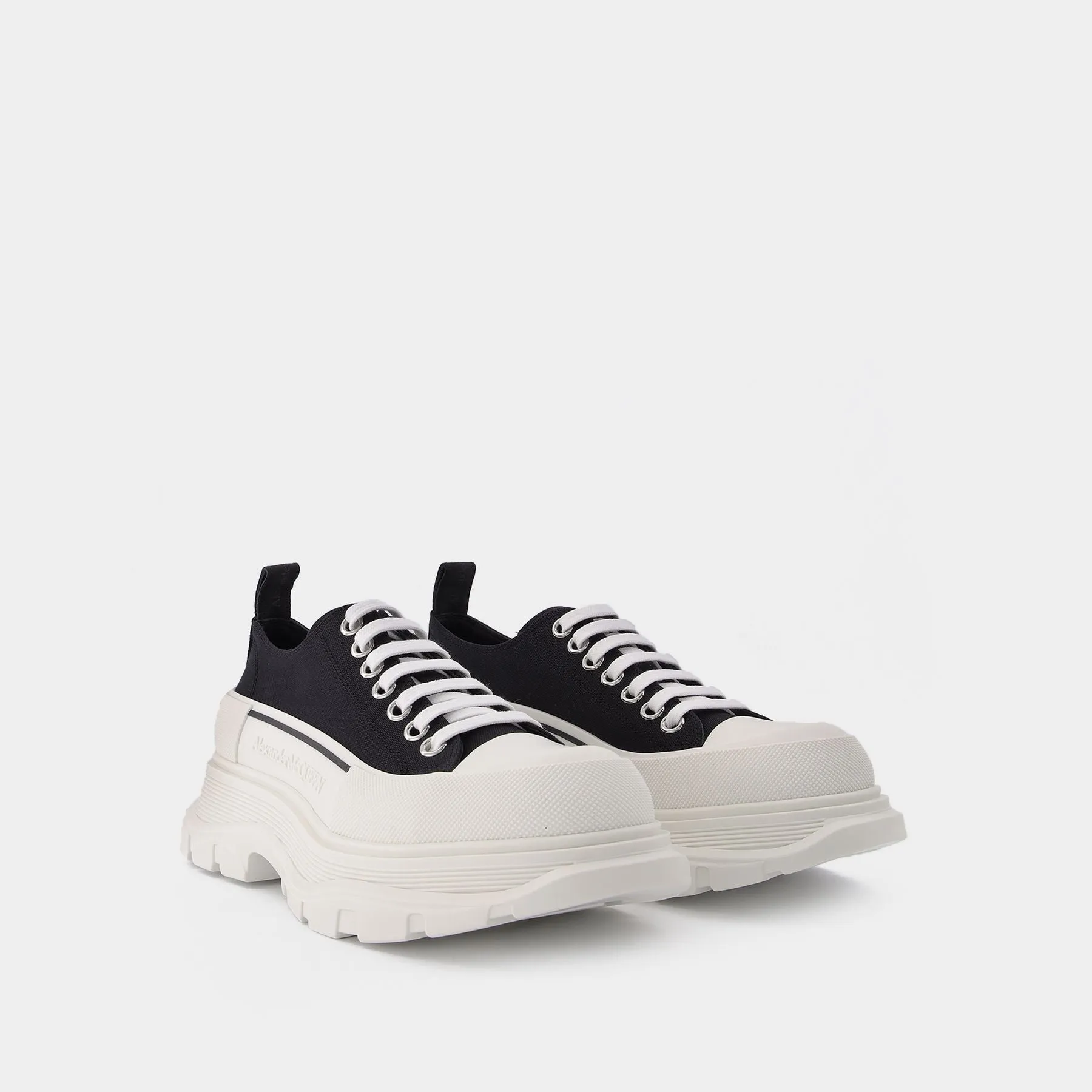 Tread Slick Sneakers - Alexander Mcqueen -  Black/White - Canva