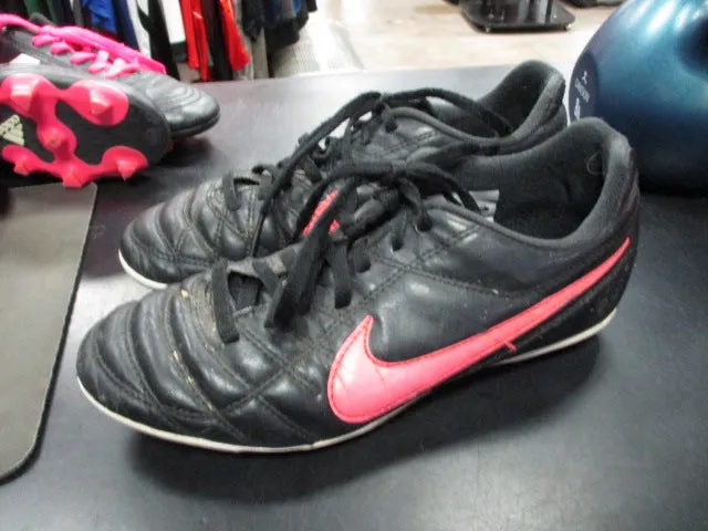 Used Nike Pink Soccer Shoes Size 3