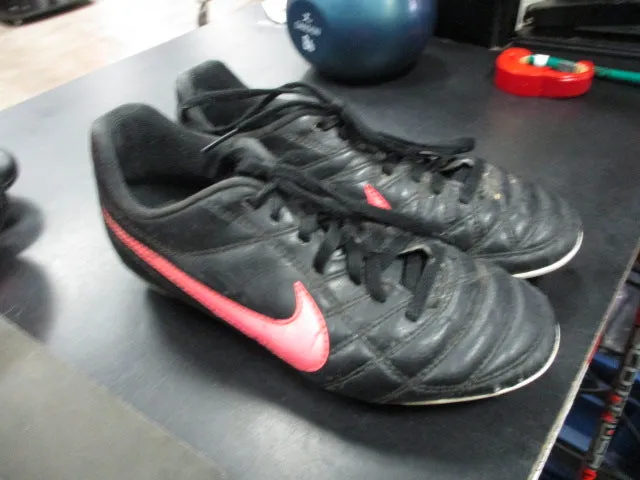 Used Nike Pink Soccer Shoes Size 3