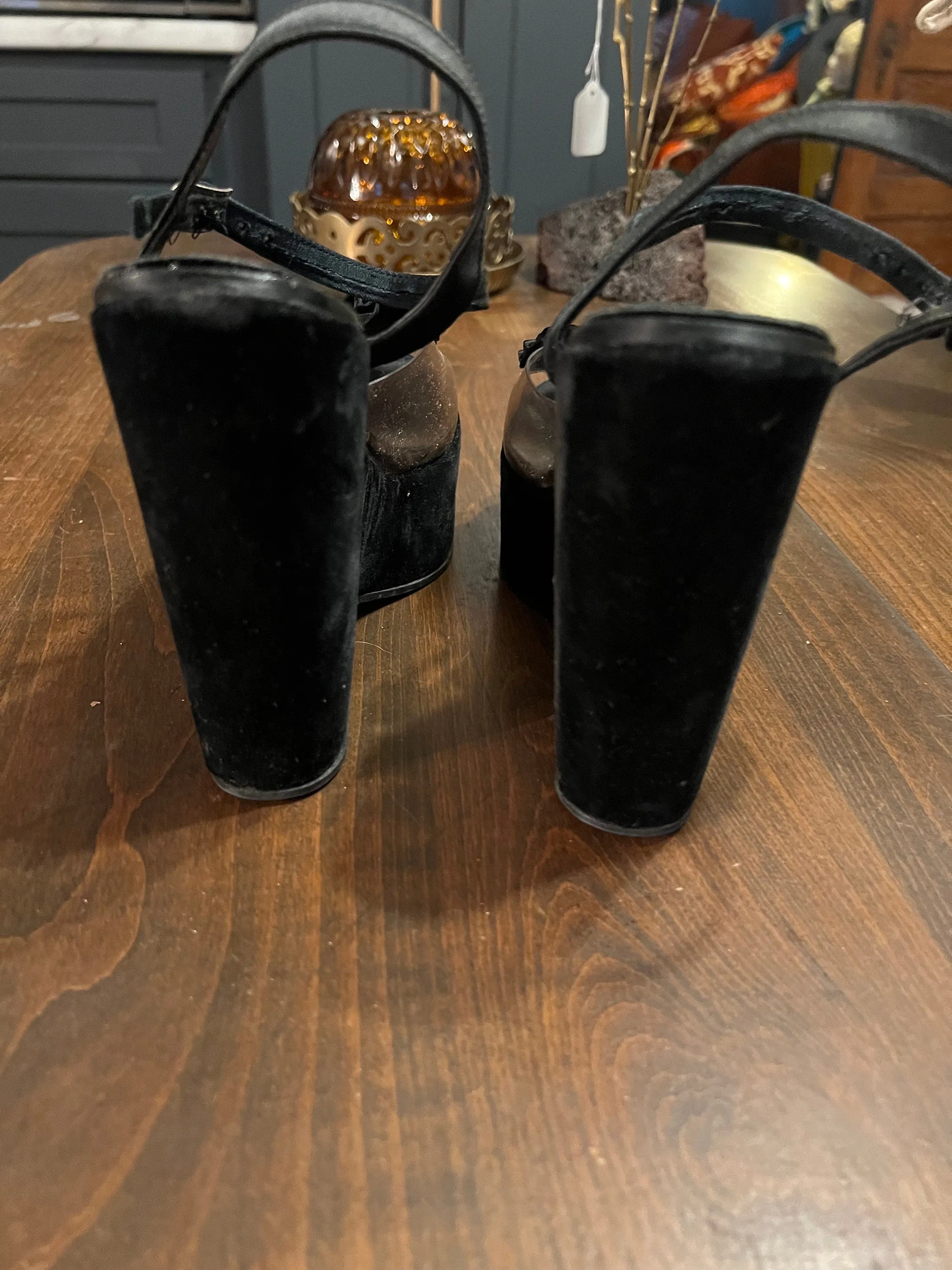 Vintage 70's black velvet platform shoes 7 B