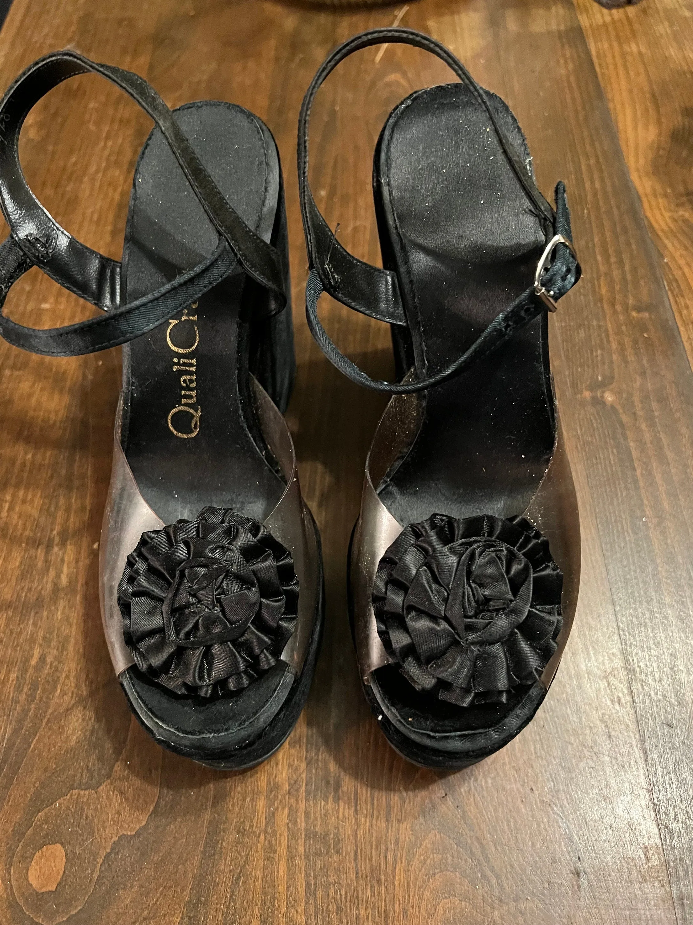 Vintage 70's black velvet platform shoes 7 B