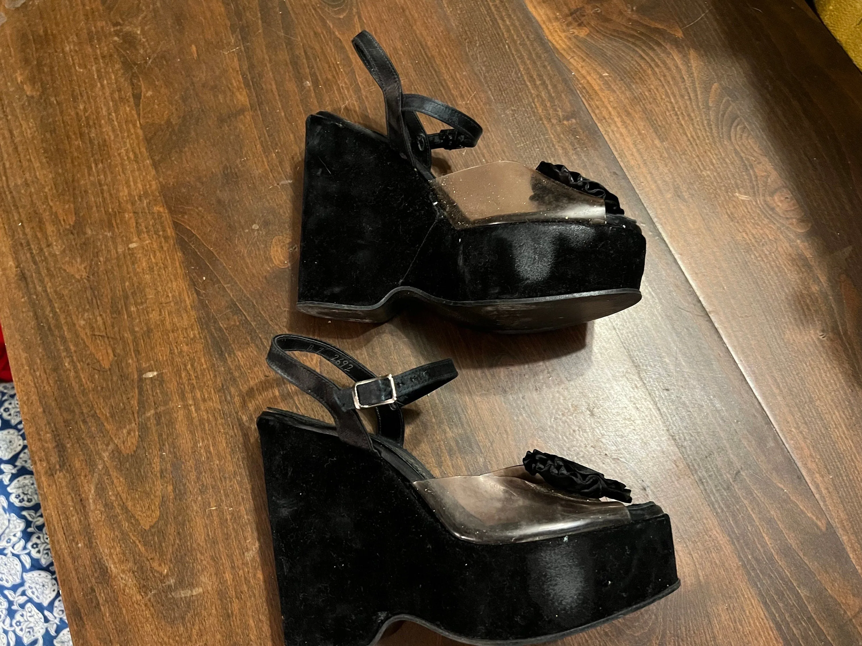 Vintage 70's black velvet platform shoes 7 B